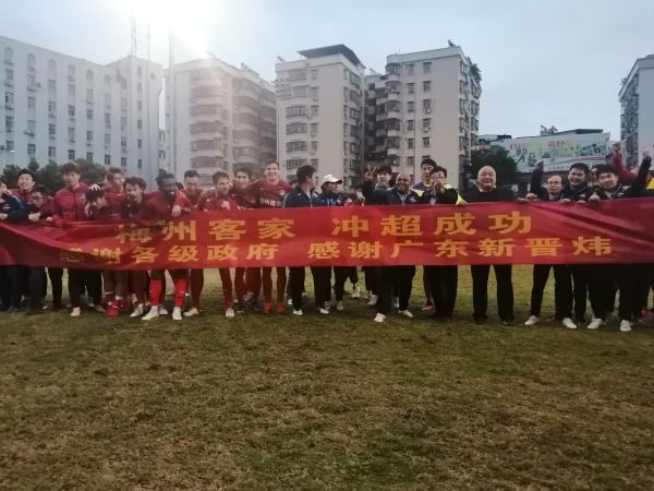 午夜精品在线视频